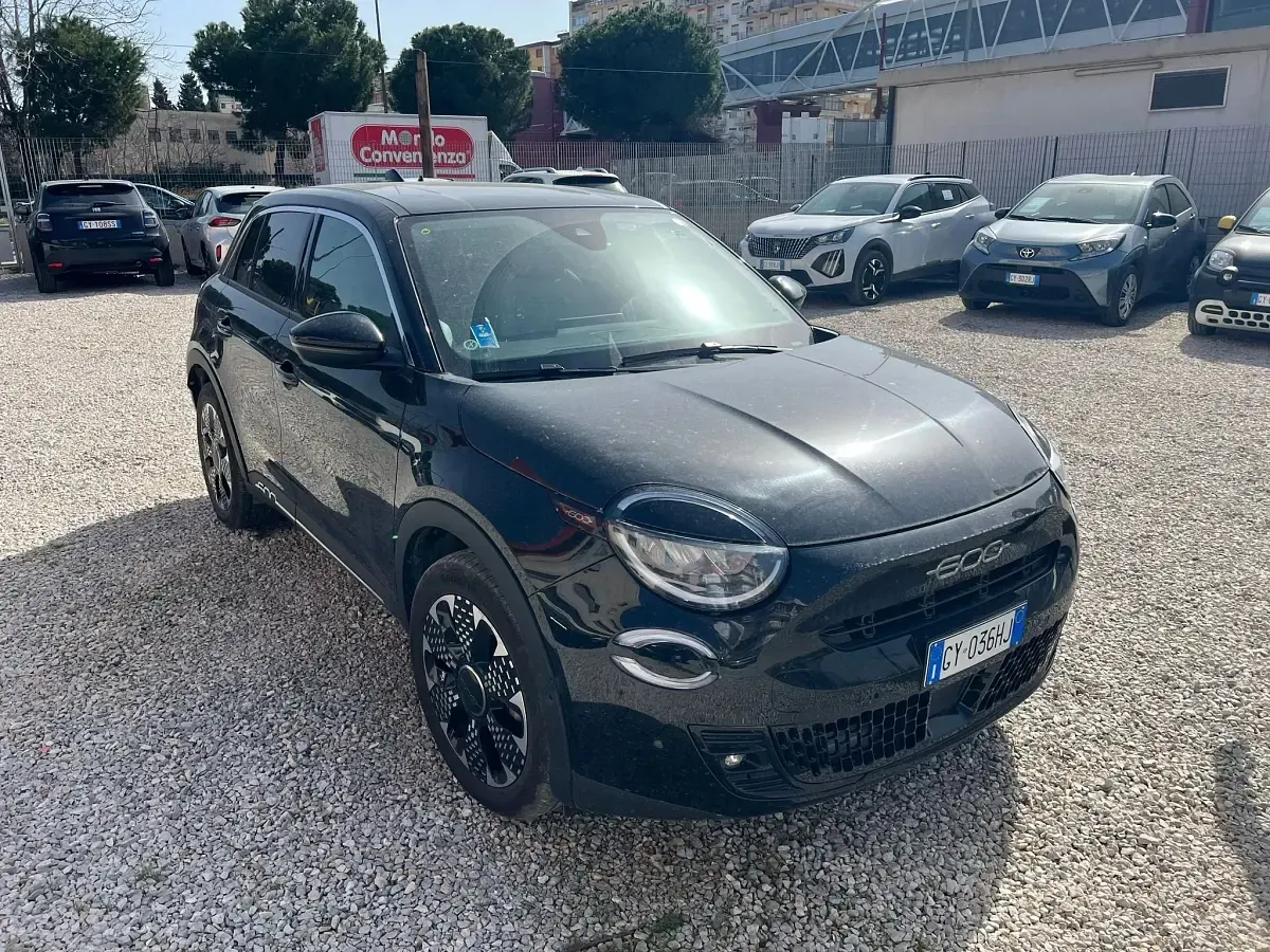 Usata Fiat 600 La Prima 100 CV (73 kW) 2025 601nero pastello SUV