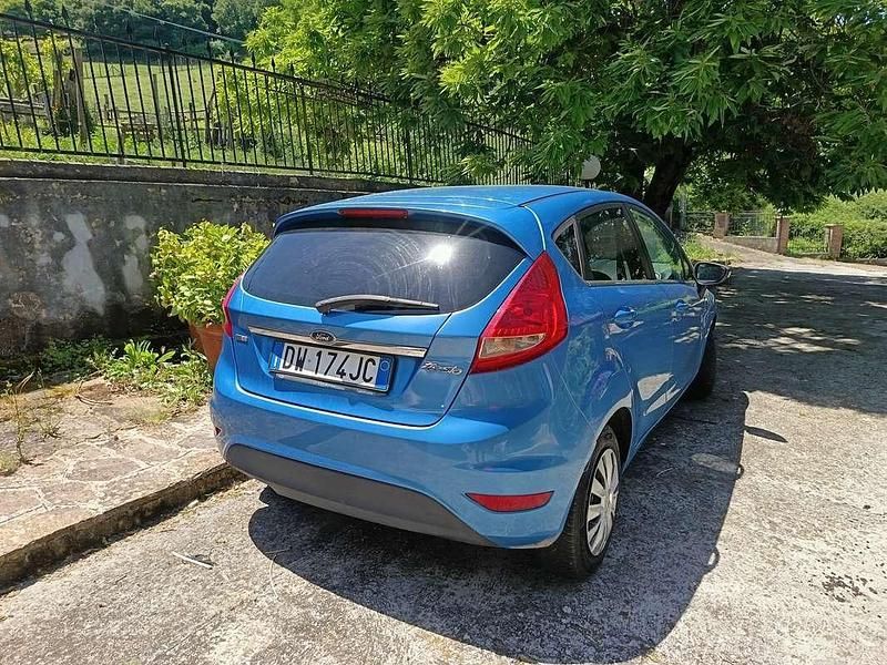Usata Ford Fiesta Titanium 68 CV (50 kW) 2008 Blu/azzurro Utilitaria
