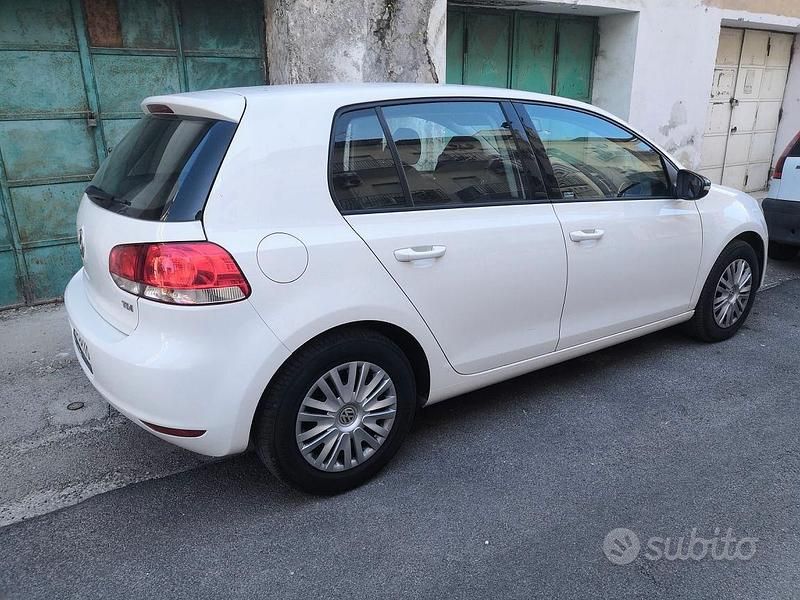 Usata VW Golf VII 105 CV (77 kW) 2012 Bianco Berlina