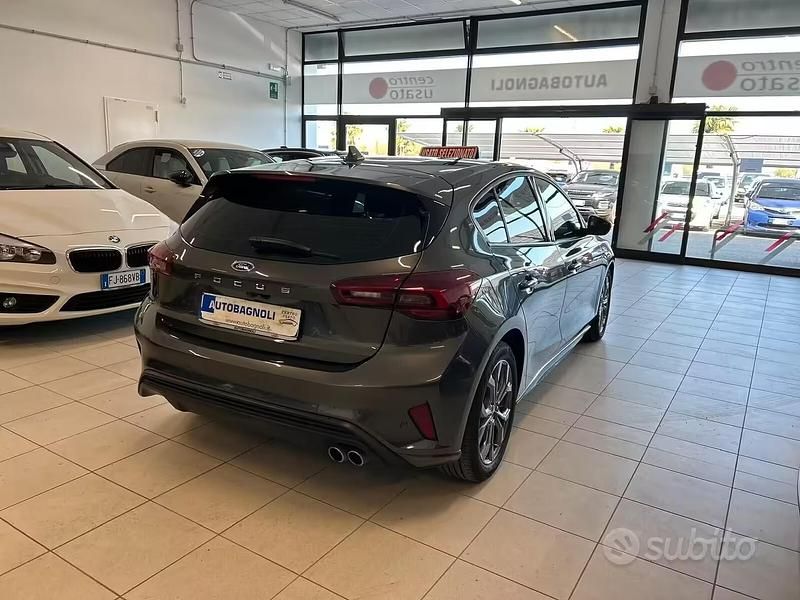 Usata Ford Focus ST-Line 120 CV (88 kW) 2022 Grigio Berlina