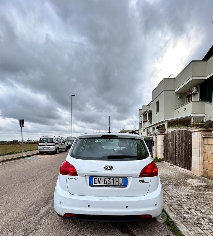 Usata Kia Venga 90 CV (66 kW) 2014 Bianco Utilitaria