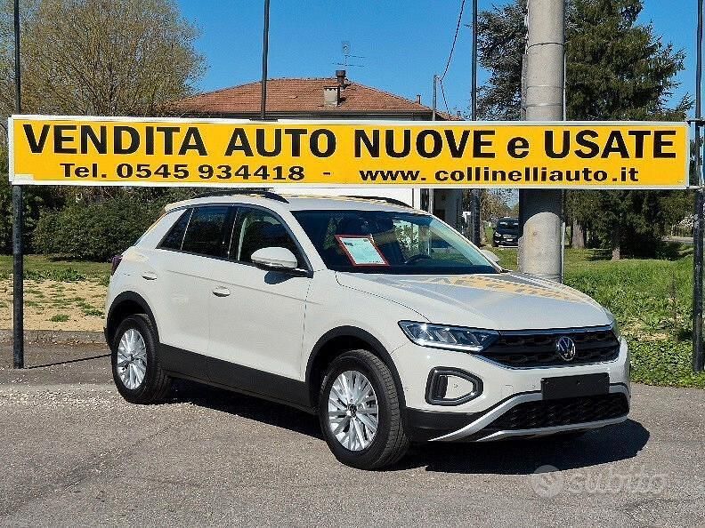 Usata VW T-Roc Life 110 CV (80 kW) 2022 Ascot grey pastello SUV