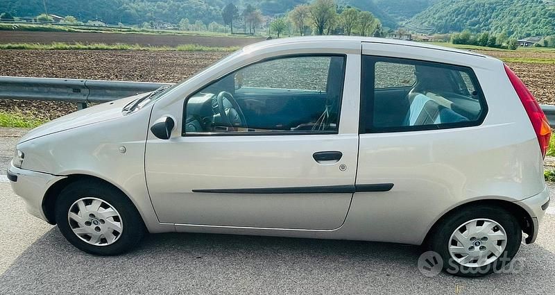 Usata Fiat Punto 80 CV (58 kW) 2003 Utilitaria
