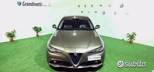 Usata Alfa Romeo Giulia 136 CV (100 kW) 2017 Marrone Berlina
