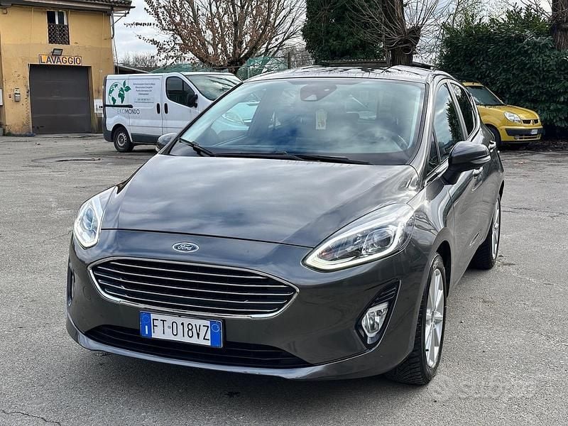 Grigio Usata 2019 Ford Fiesta Vignale Berlina | 8400 € (Ottimo prezzo) - Immagine 1/4