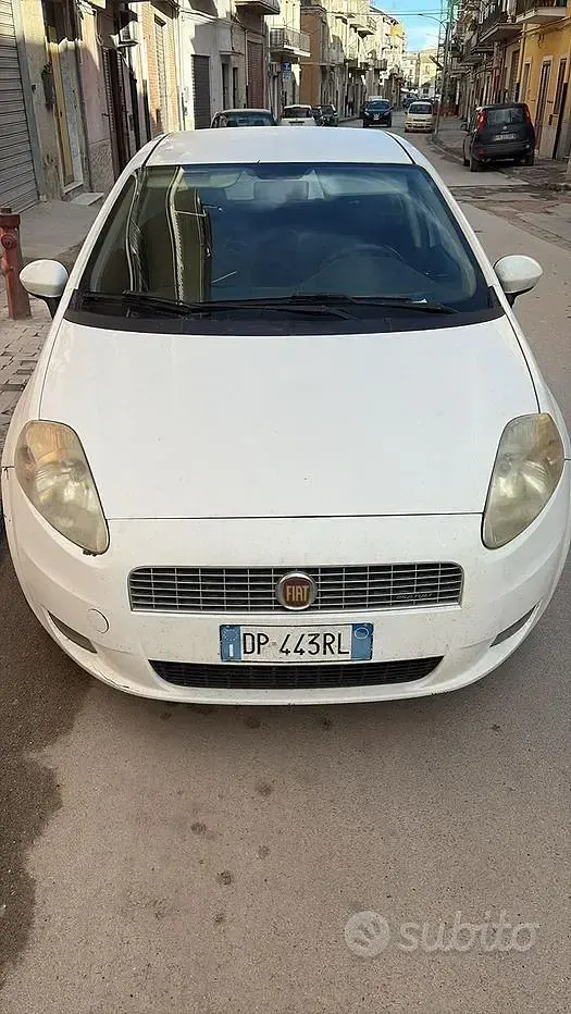 Usata Fiat Grande Punto 75 CV (55 kW) 2009 Bianco Utilitaria