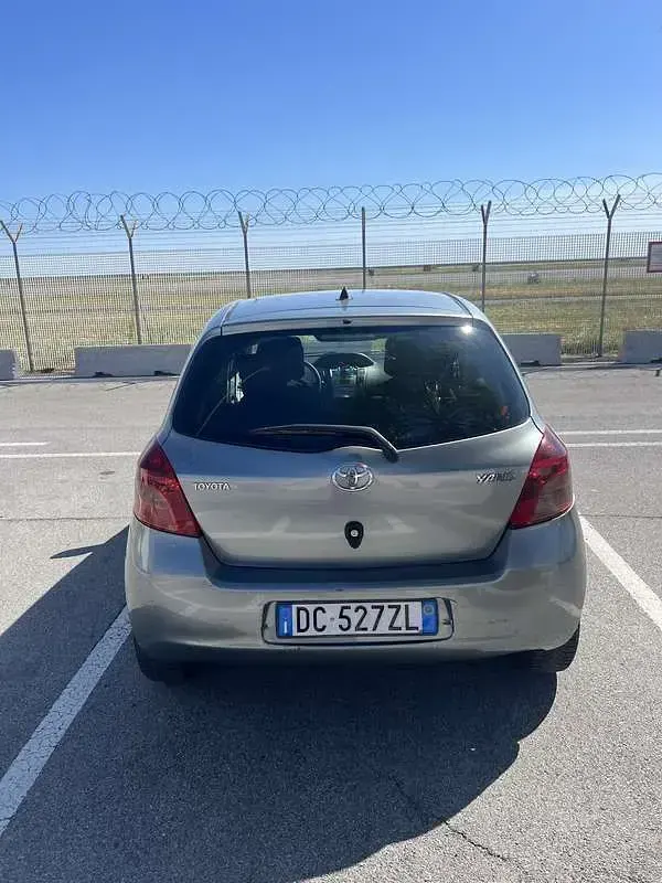 Usata Toyota Yaris 90 CV (66 kW) 2007 Utilitaria