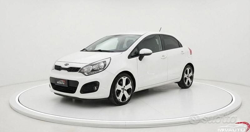 Usata Kia Rio 90 CV (66 kW) 2014 Bianco Berlina