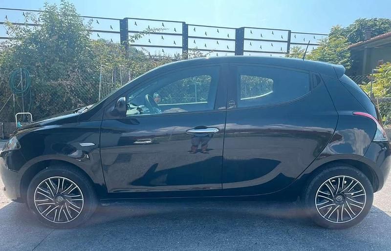Usata Lancia Ypsilon Silver 69 CV (50 kW) 2021 Utilitaria
