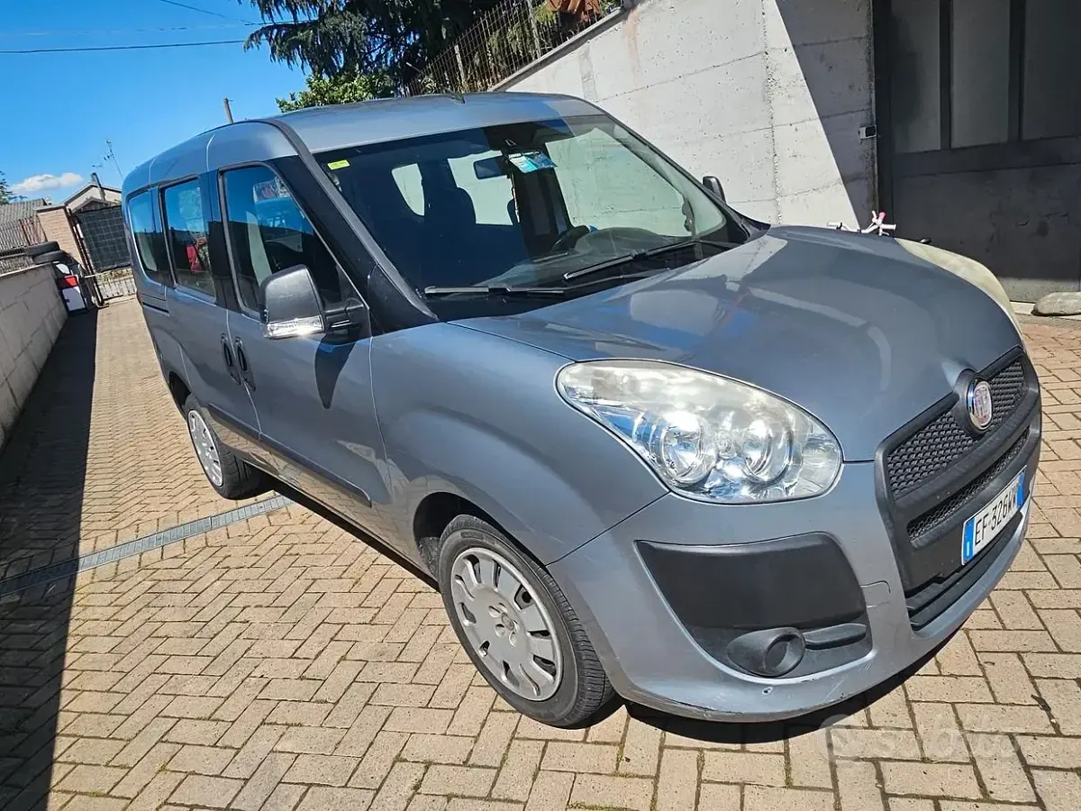 Usata Fiat Doblò 105 CV (77 kW) 2010 Grigio Monovolume