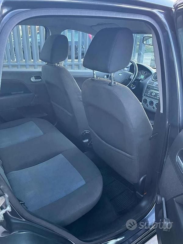 Usata Ford Fiesta 75 CV (55 kW) 2007 Vari colori Berlina