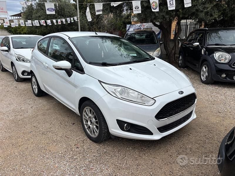 Bianco Usata 2016 Ford Fiesta Titanium Tre volumi | 6499 € (Super prezzo) - Immagine 1/4