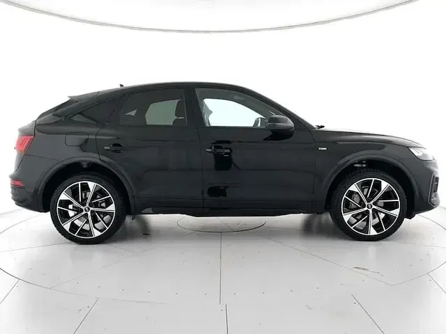 Usata Audi Q5 Sportback Comfort 204 CV (150 kW) 2024 Nero mythos metallizzato SUV