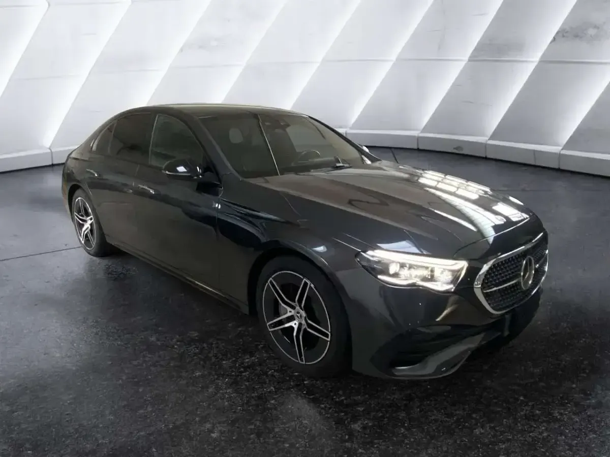 Usata Mercedes E220 Advanced 197 CV (144 kW) 2024 Grigio Berlina