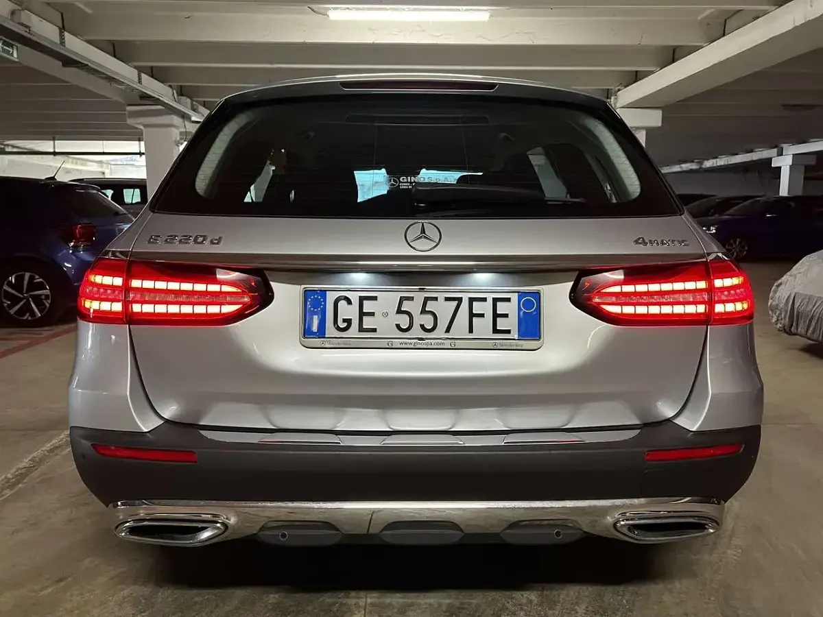 Usata Mercedes E220 All-Terrain 194 CV (142 kW) 2021 Argento Station wagon