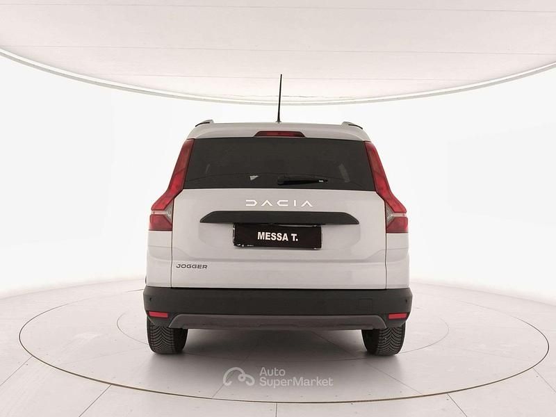 Usata Dacia Jogger Expression 101 CV (74 kW) 2023 Grigio chiaro Monovolume