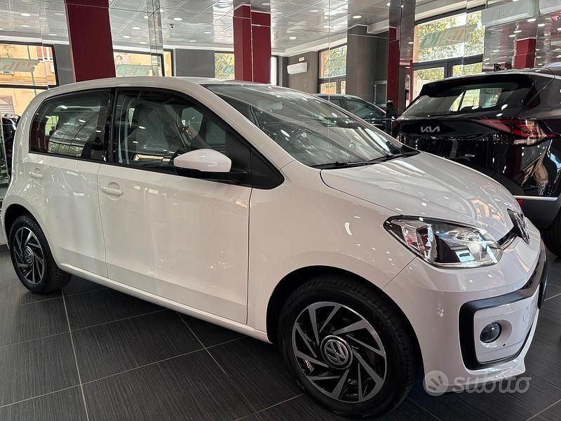 Usata VW up! Move 68 CV (50 kW) 2019 Bianco Utilitaria