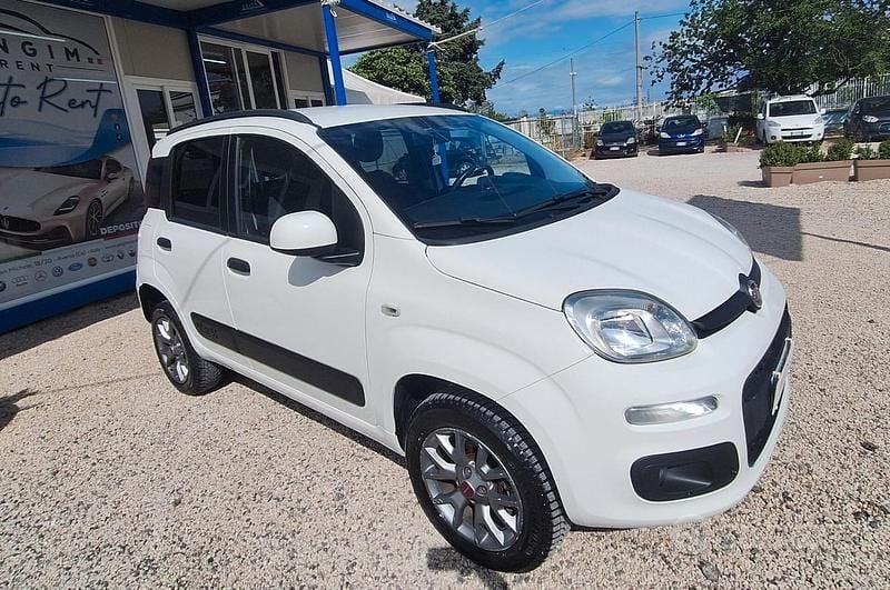 Usata Fiat Panda 4x4 S 95 CV (69 kW) 2018 Bianco Utilitaria