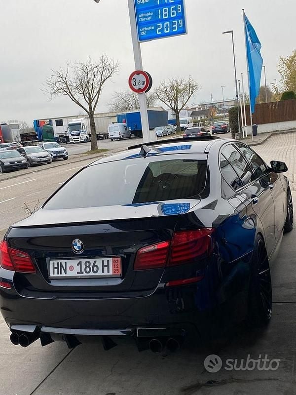 Begagnad BMW 550 2011 Svart Sedan