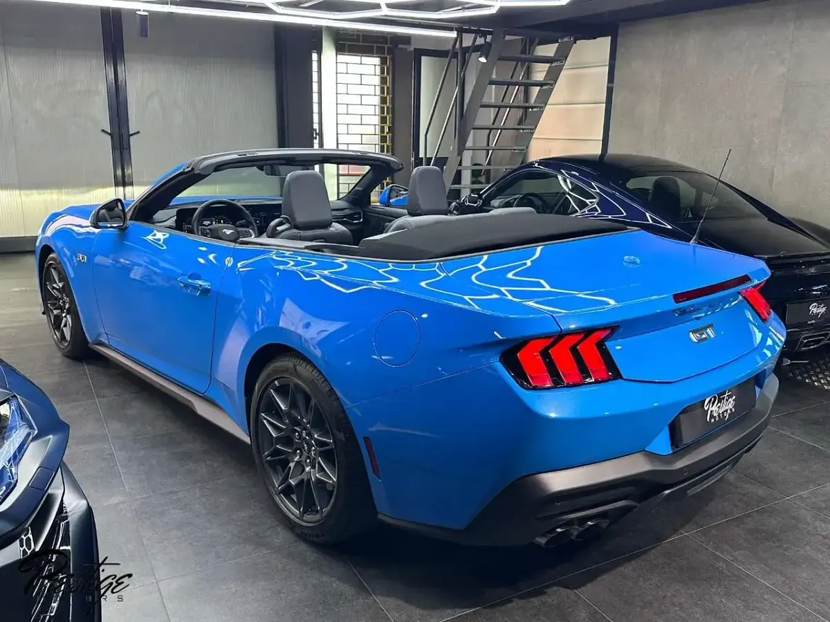 Usata Ford Mustang GT 446 CV (328 kW) 2026 Blu/azzurro Cabrio
