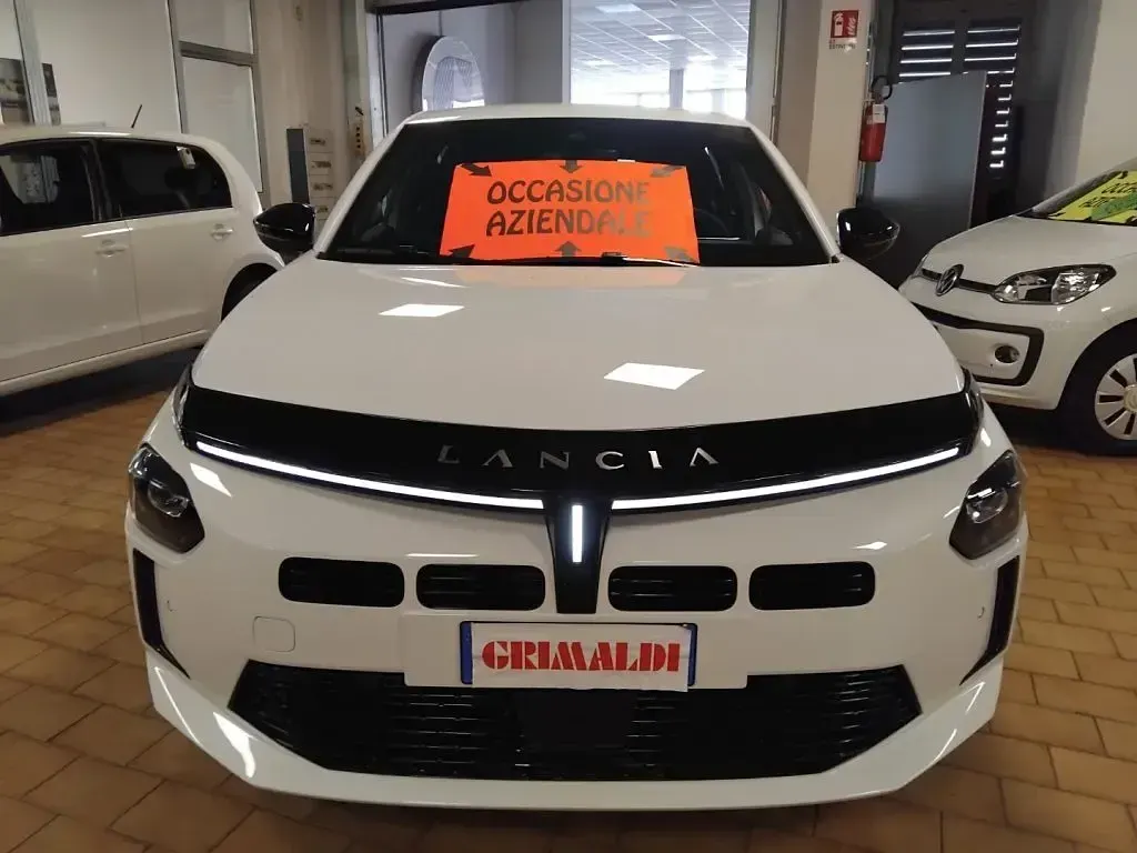 Usata Lancia Ypsilon 101 CV (74 kW) 2025 Bianco marmo / pastello Utilitaria