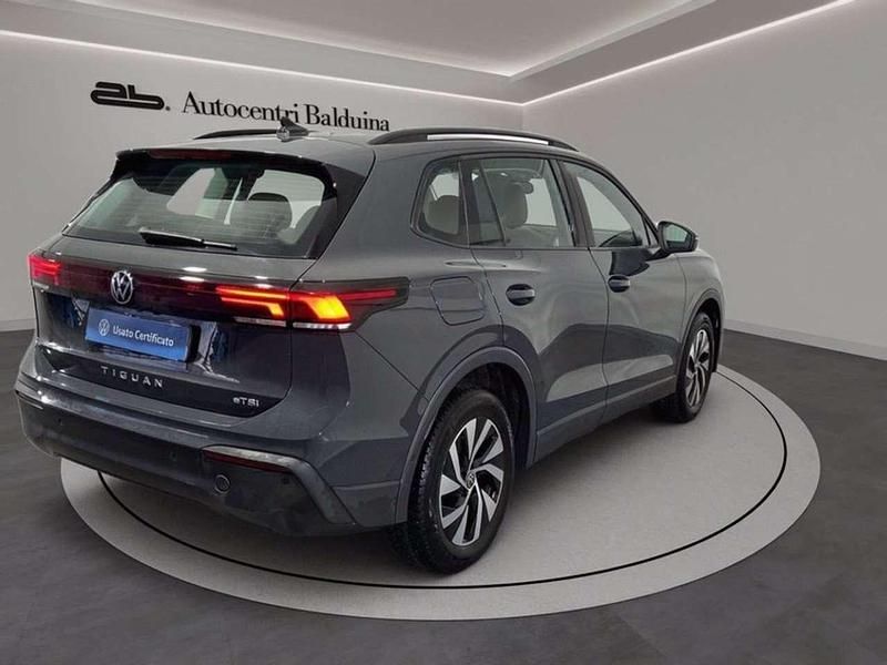 Usata VW Tiguan Life 131 CV (96 kW) 2024 Grigio SUV