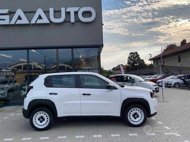 Nuova Fiat Grande Panda Pop 101 CV (74 kW) 2025 Marrone Utilitaria