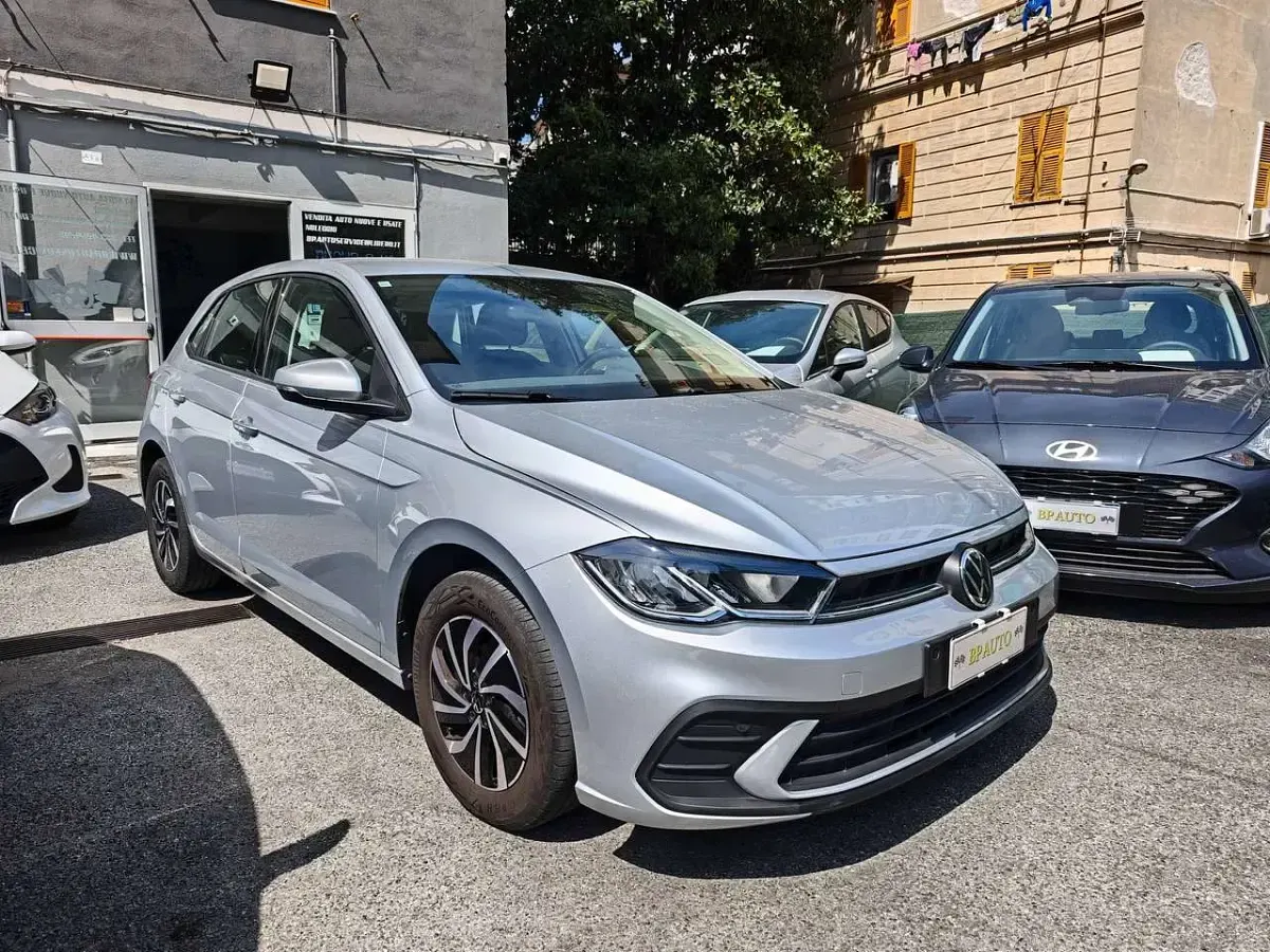 Usata VW Polo Life 95 CV (69 kW) 2023 Argento Utilitaria