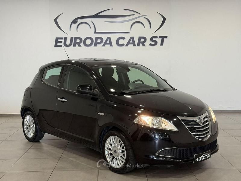 Usata Lancia Ypsilon Silver 95 CV (69 kW) 2015 Nero Utilitaria