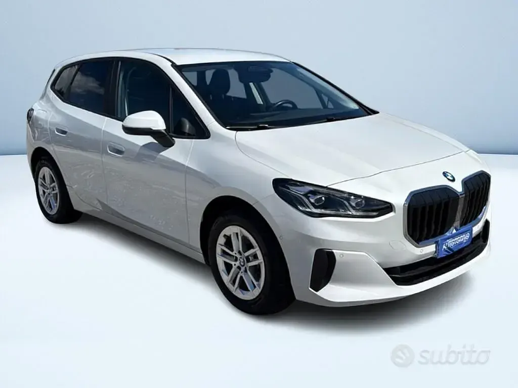 Usata BMW 218 Active Tourer Comfort Edition 150 CV (110 kW) 2023 Bianco pastello Monovolume