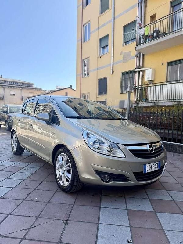 Usata Opel Corsa Cosmo 80 CV (58 kW) 2006 Oro Utilitaria