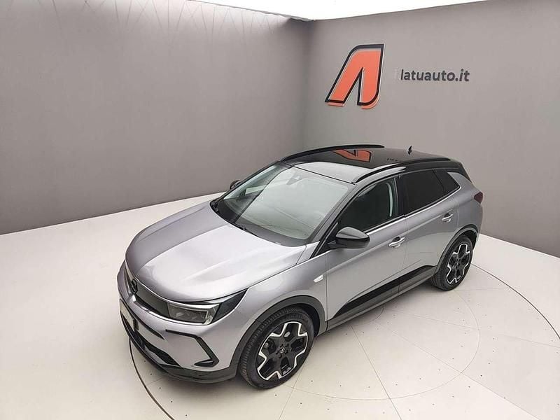Usata Opel Grandland X 131 CV (96 kW) 2024 Kontrast grey SUV