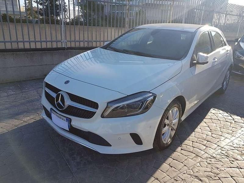 Usata Mercedes A160 Business 90 CV (66 kW) 2017 Bianco Berlina