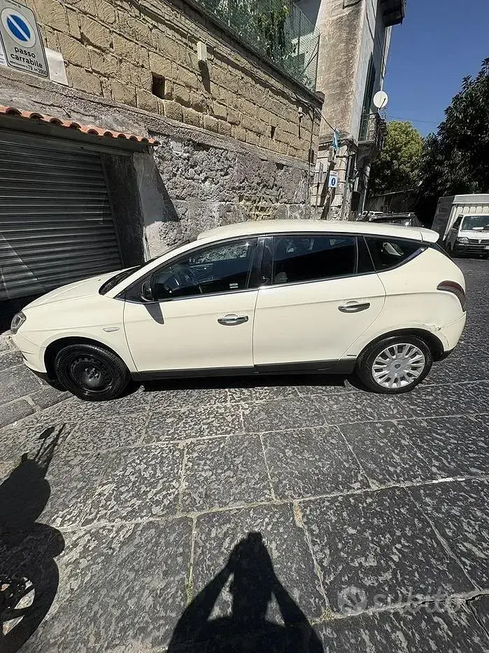 Usata Lancia Delta 120 CV (88 kW) 2009 Utilitaria