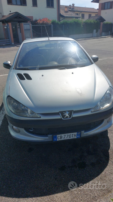 Usato 2002 Peugeot 206 CC Benzin (1.500 €)