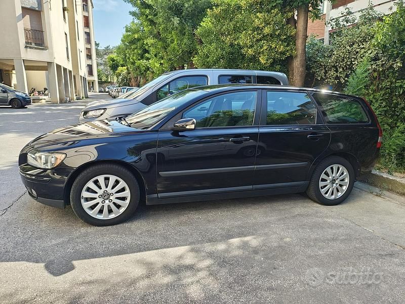 Usata Volvo V50 180 CV (132 kW) 2003 Nero Station wagon