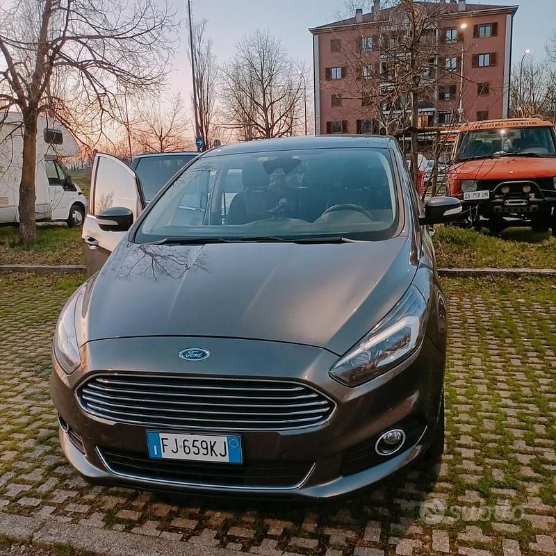 Usata Ford S-MAX Vignale 180 CV (132 kW) 2017 Grigio Monovolume