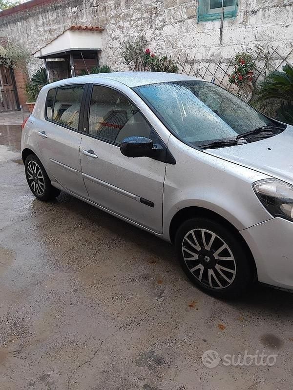 Usata Renault Clio II 75 CV (55 kW) 2011 Grigio Berlina