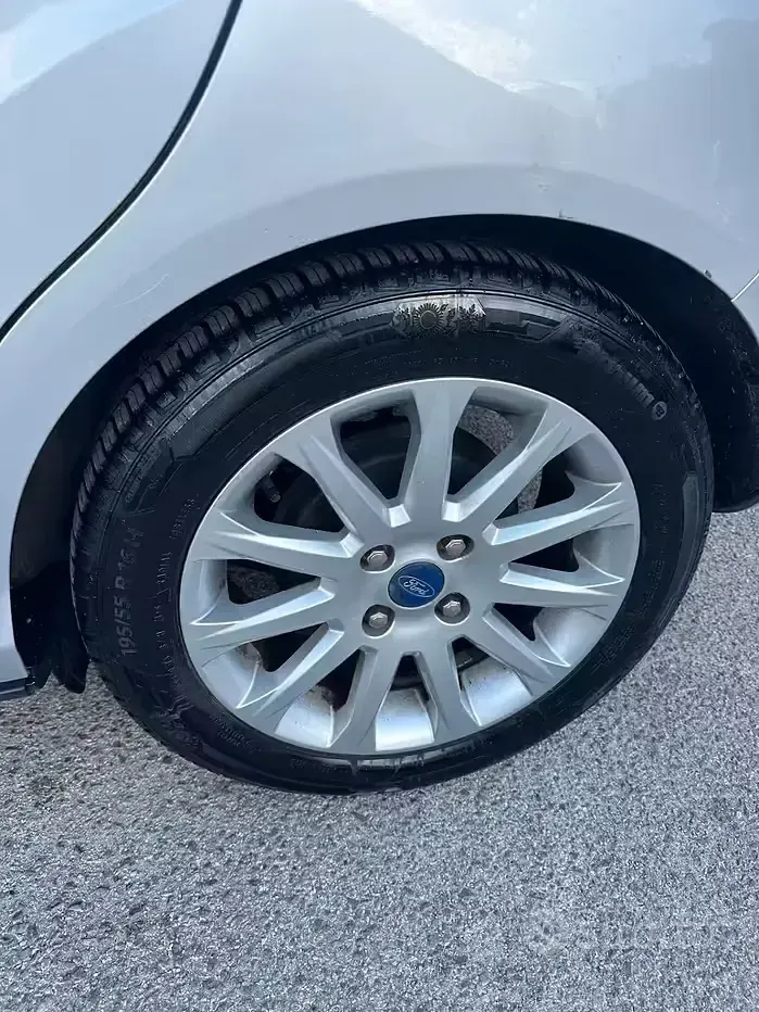 Usata Ford B-MAX Business Edition 105 CV (77 kW) 2014 Grigio Monovolume