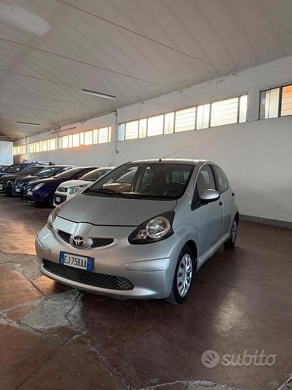 Usata Toyota Aygo 68 CV (50 kW) 2011 Grigio Utilitaria