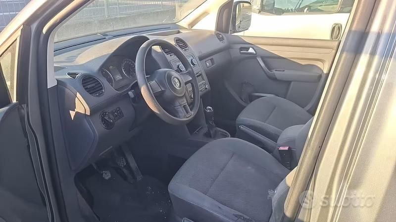 Usata VW Caddy 102 CV (75 kW) 2012 Grigio Monovolume
