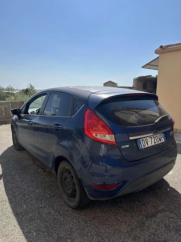 Usata 2009 Ford Fiesta Titanium Tre volumi | 1800 € (Super prezzo) - Immagine 1/4