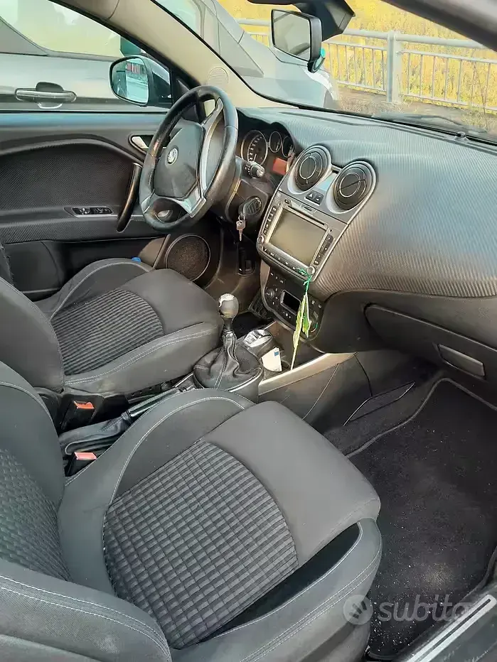 Usata Alfa Romeo MiTo 90 CV (66 kW) 2010 Marrone Utilitaria