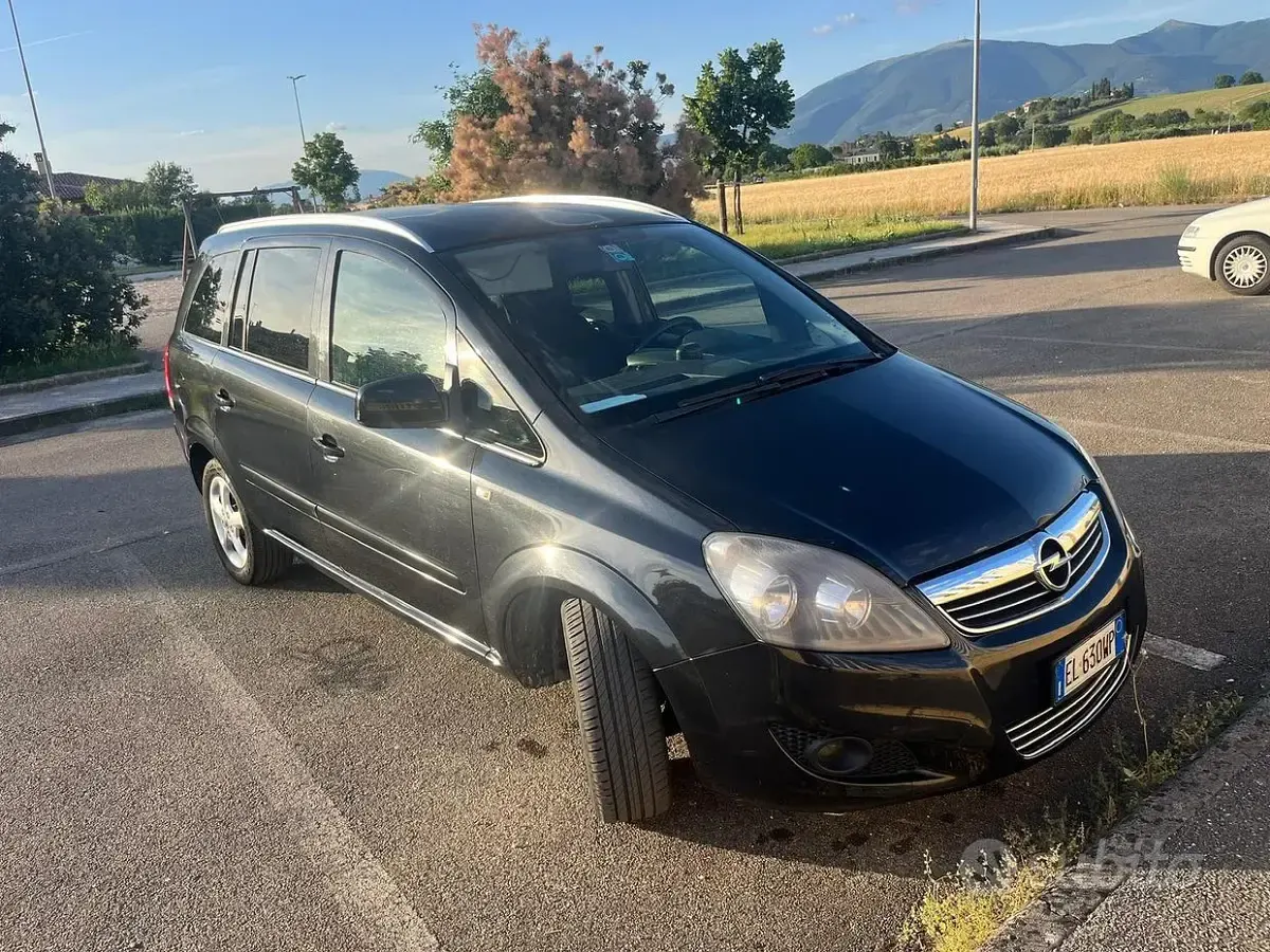 Usata Opel Zafira 150 CV (110 kW) 2012 Nero Monovolume