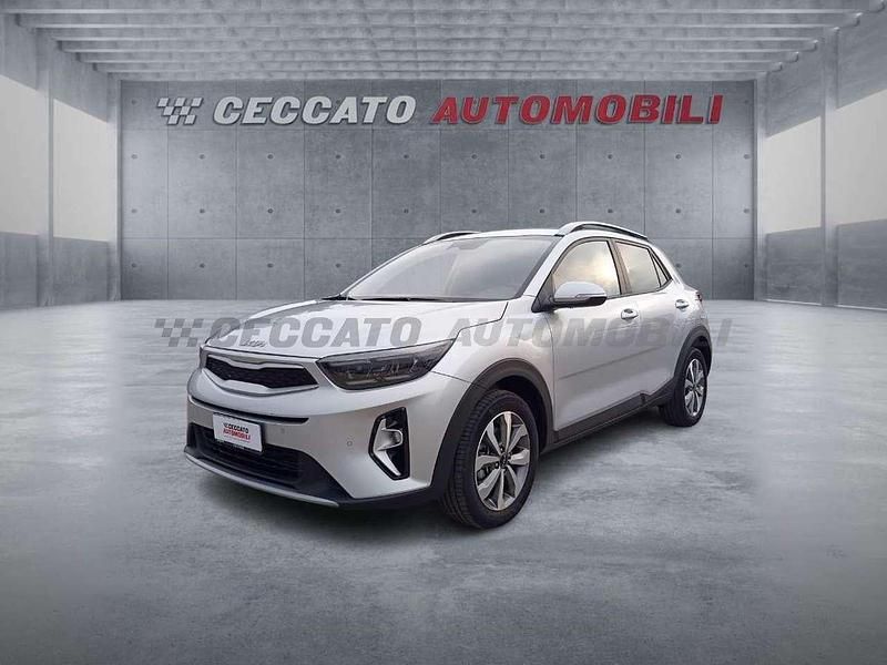 Argento Usata 2025 Kia Stonic Style SUV | 14.105 € (Super prezzo) - Immagine 1/4