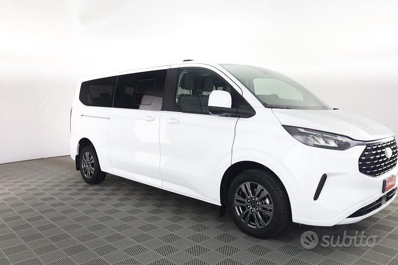 Usata Ford Tourneo Custom Titanium 170 CV (125 kW) 2025 Bianco frozen Furgone