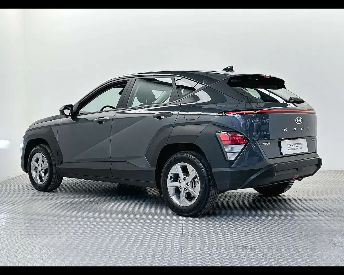 Usata Hyundai Kona 94 CV (69 kW) 2025 Ecotronic gray SUV