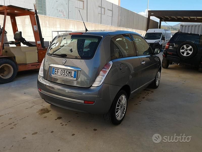 Usata Lancia Ypsilon 75 CV (55 kW) 2011 Grigio Utilitaria