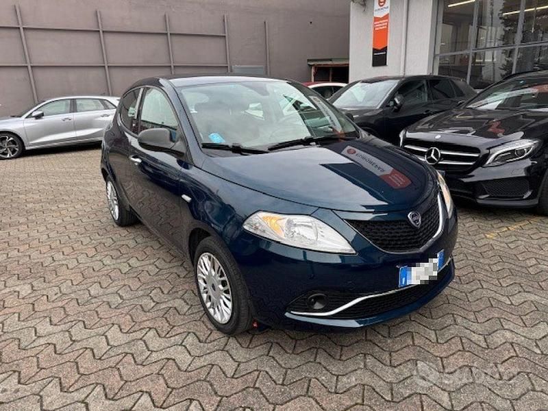 Usata Lancia Ypsilon Silver 69 CV (50 kW) 2017 Blu Utilitaria
