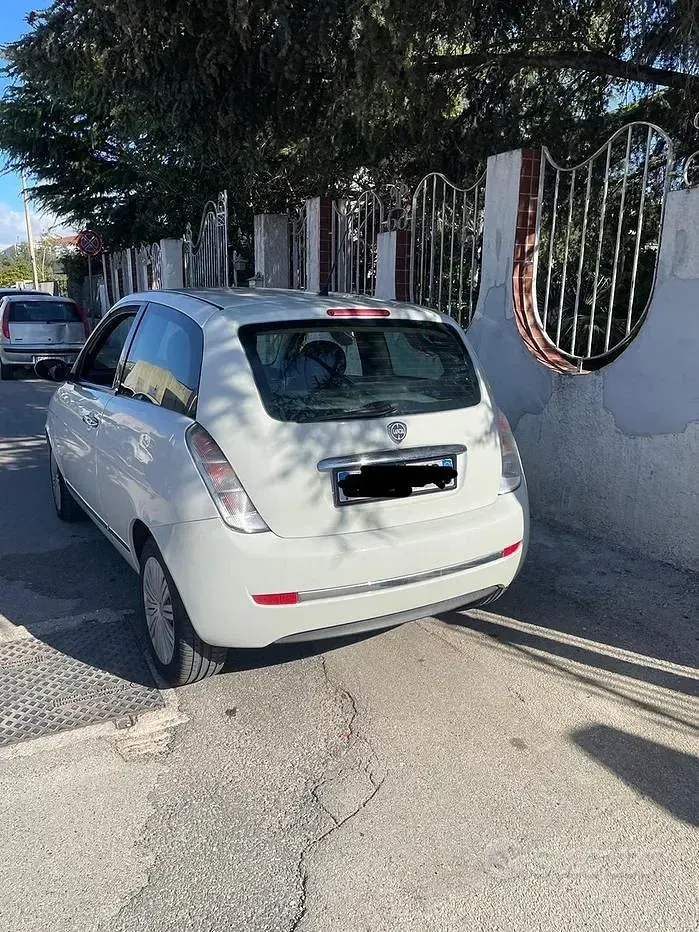 Usata Lancia Ypsilon 60 CV (44 kW) 2009 Bianco Utilitaria